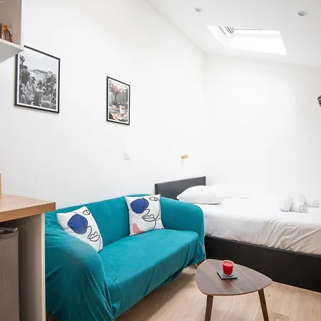 Independent And Comfortable - Near The Tram * Lila