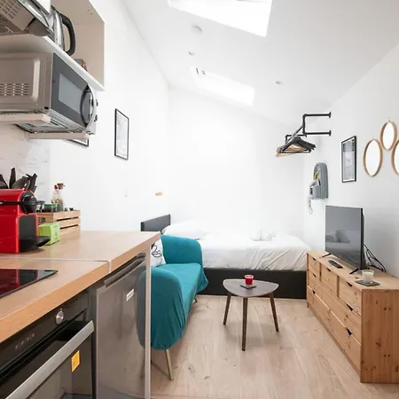 Independent And Comfortable - Near The Tram アパート *